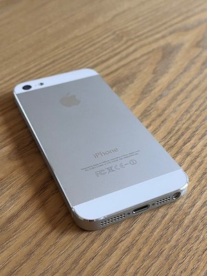 Apple iPhone 5 - 16GB - White & Silver (Unlocked) A1429 (GSM) (AU
