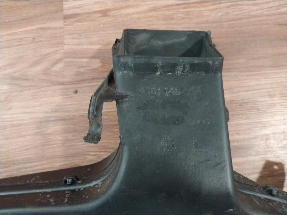 Conducto descongelador 4162148 1981-1993 Dodge D150 Ramcharger D250 Foto 2 de 4