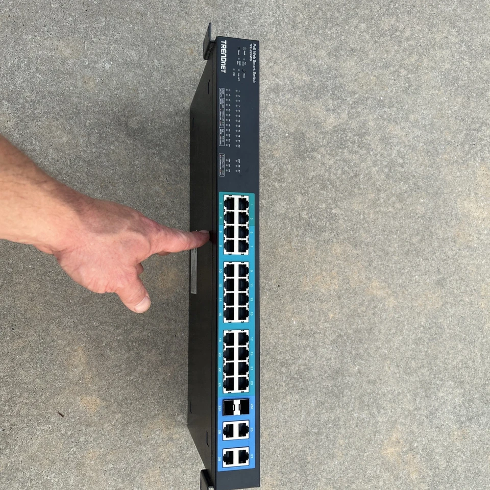 TRENDnet TPE-224WS 24 Port 10/100 Mbps PoE+ RJ45 SFP Fast Ethernet Switch - Image 2 of 4