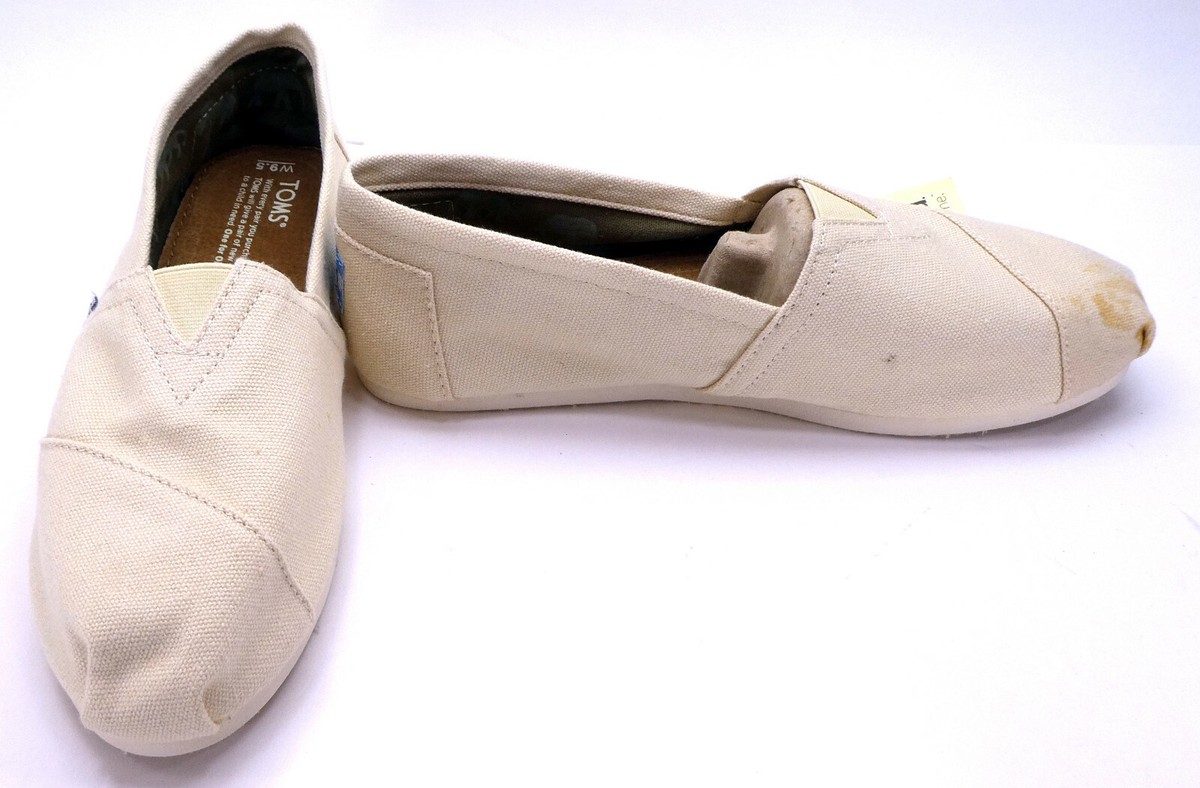 canvas shoes cream colored toms
