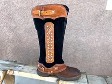 BLACK RIDING SHORT CHAPS, POLAINAS CHARRAS. COWBOY RODEO CHAPS.  CHARRO GEAR