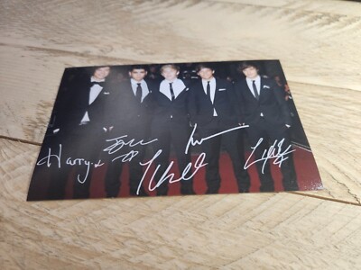 ONE DIRECTION Repro Autograph - Approx 10x16 - (716)