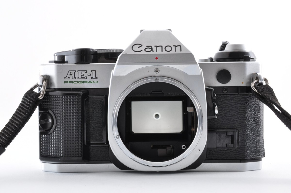 Canon AE-1 Program Silver / Lens New FD 35-70mm f/3.5-4.5