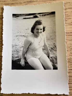 Photo pretty woman posing bikini beach woman girl FH
