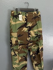 Brand New Vintage 90  s Woodland Camo Men  s Baggy Cargo Pants Sz Small Short BDU