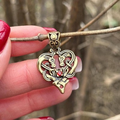 Pferdeanhänger mit keltischem Knoten - Wikinger Amulett für Glück und Liebe
