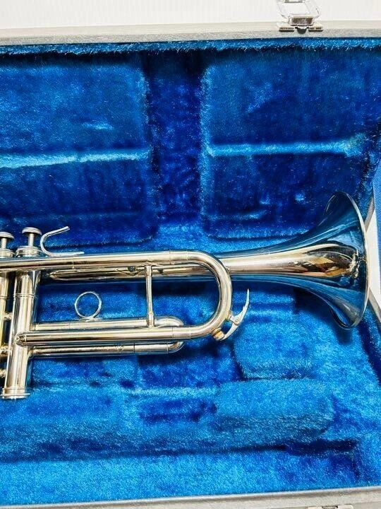 YAMAHA YTR-135 014167 Tromba con custodia rigida argento - Immagine 2 di 4