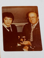 ELVIS PRESLEY VINTAGE 45+YRS OLD KODAK PHOTO 1970 ACCEPTING DENVER POLICE BADGE