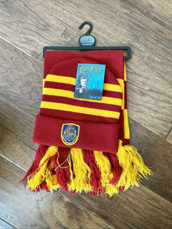 Harry Potter Knit Ski Cap Beanie & Scarf Set Hogwarts Costume Winter Wear