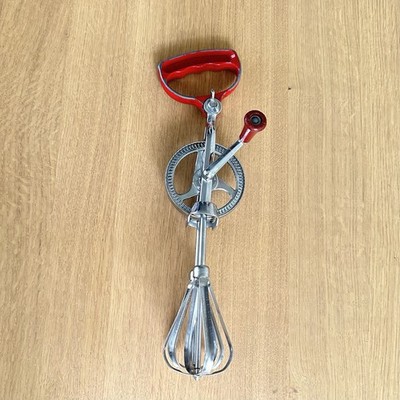 Vintage DAZEY Model 810 Red Hand Mixer Egg Beater Heavy Duty Adjustable Handle