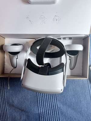Oculus Quest 2 Standalone VR Headset 90Hz with Touch Controllers, White