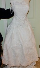 VINTAGE AMALIA CARRARA WEDDING HOURGLASS DRESS FITTED TO FLARE LACE & BEADS