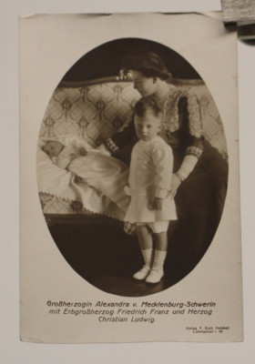 alte AK Großherzogin Alexandra von Mecklenburg Schwerin mit Friedrich Franz u. 