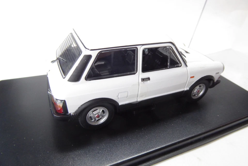 Autobianchi A 112 Abarth 1979   -  1/24 Leo Models in Vitrine  # 0693 - Bild 2 von 3