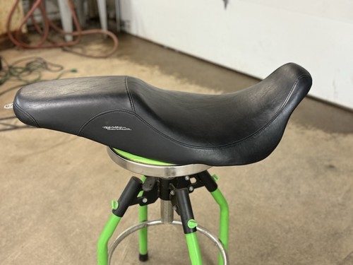 OEM Harley-Davidson Badlander seat 08-later Touring Models 52067–08A