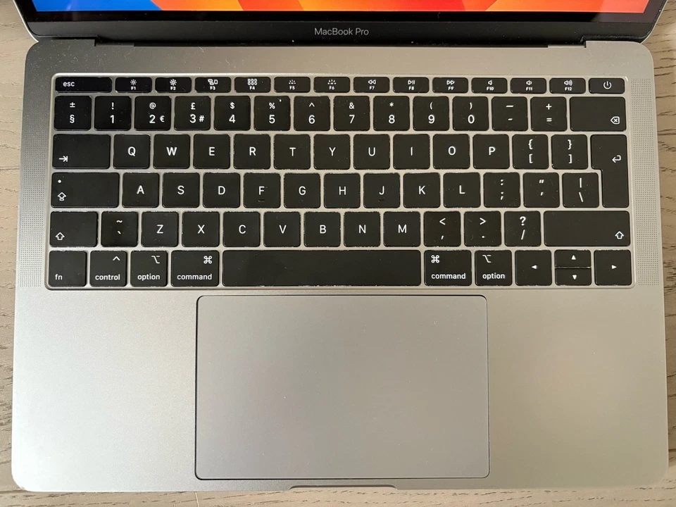 Apple MacBook Pro 13" 2017 (256GB SSD, Intel Core i5, 8GB Memory) Excellent Cond - Image 3 of 4