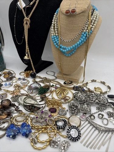 Huge- Estate-jewelry Lot - Costume Lot Vintage Jewlery