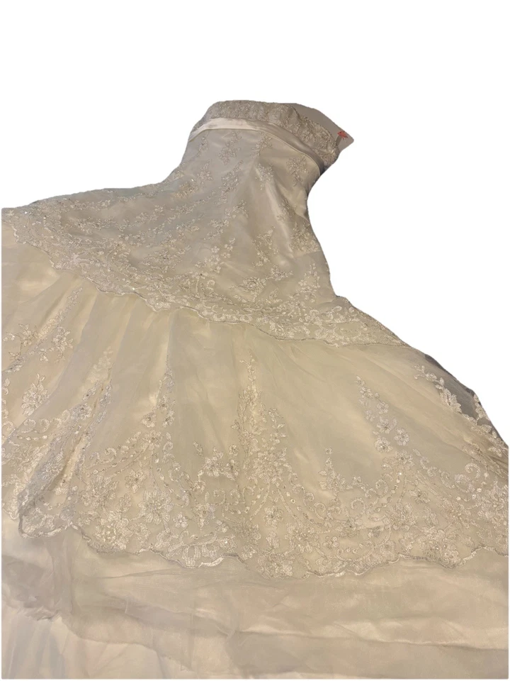 Professionally Cleaned Size 18 Wedding Dress With Built In Bustle. Stored In Box - Image 3 of 4