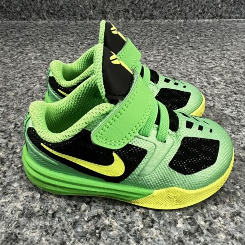 RAROS Zapatos para bebé Nike Kobe Bryant Grinch verde mamba mentalidad 705389-001 talla 5C - Imagen 1 de 7