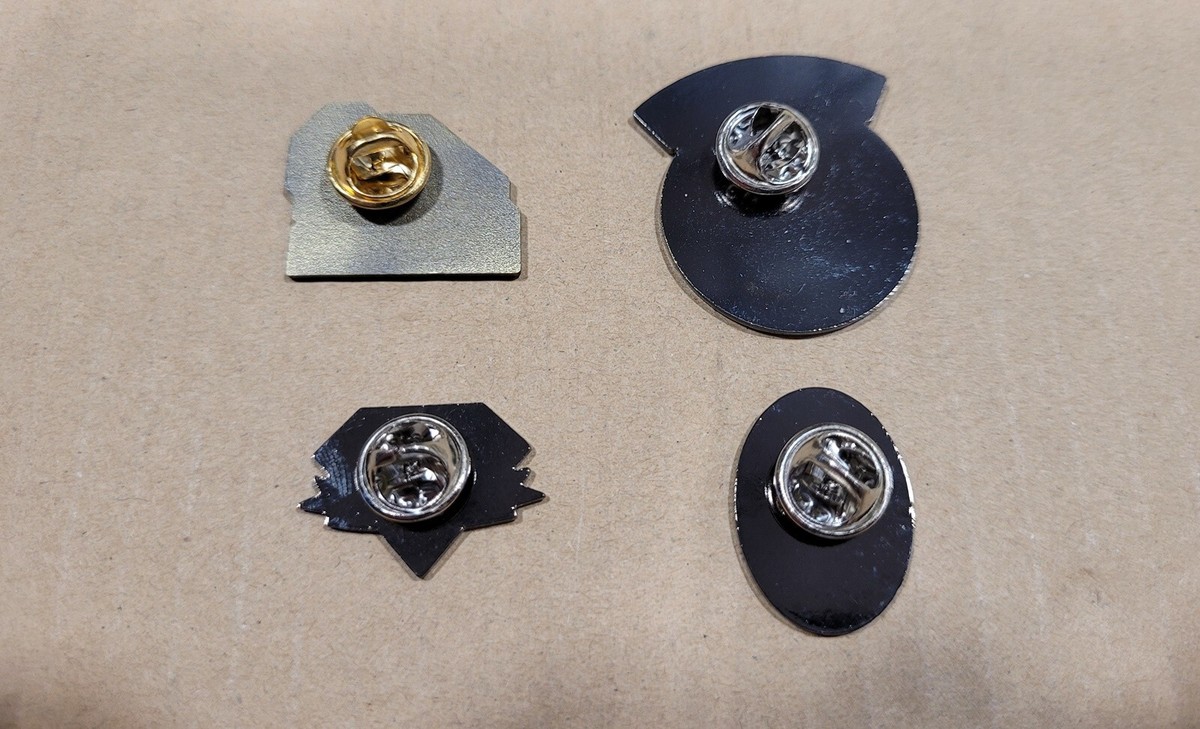 Metal Gear Solid Set of 4 Metal Pin - Diamond Dogs Master Delta