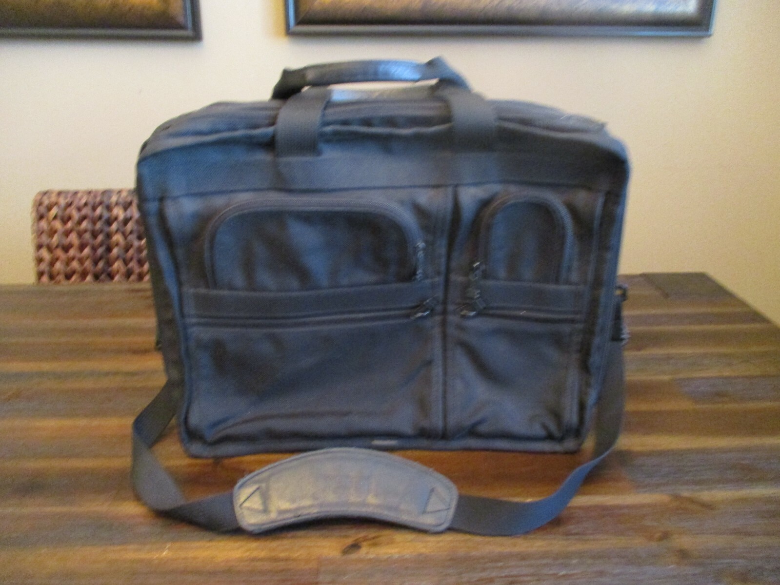 tumi 17 laptop bag