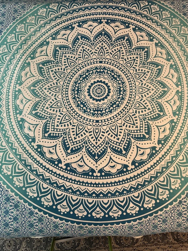 Гобелен. Синий, бирюзовый. Гобелен имеет небольшие отверстия в углах от подвешивания - Изображение 2 из 2