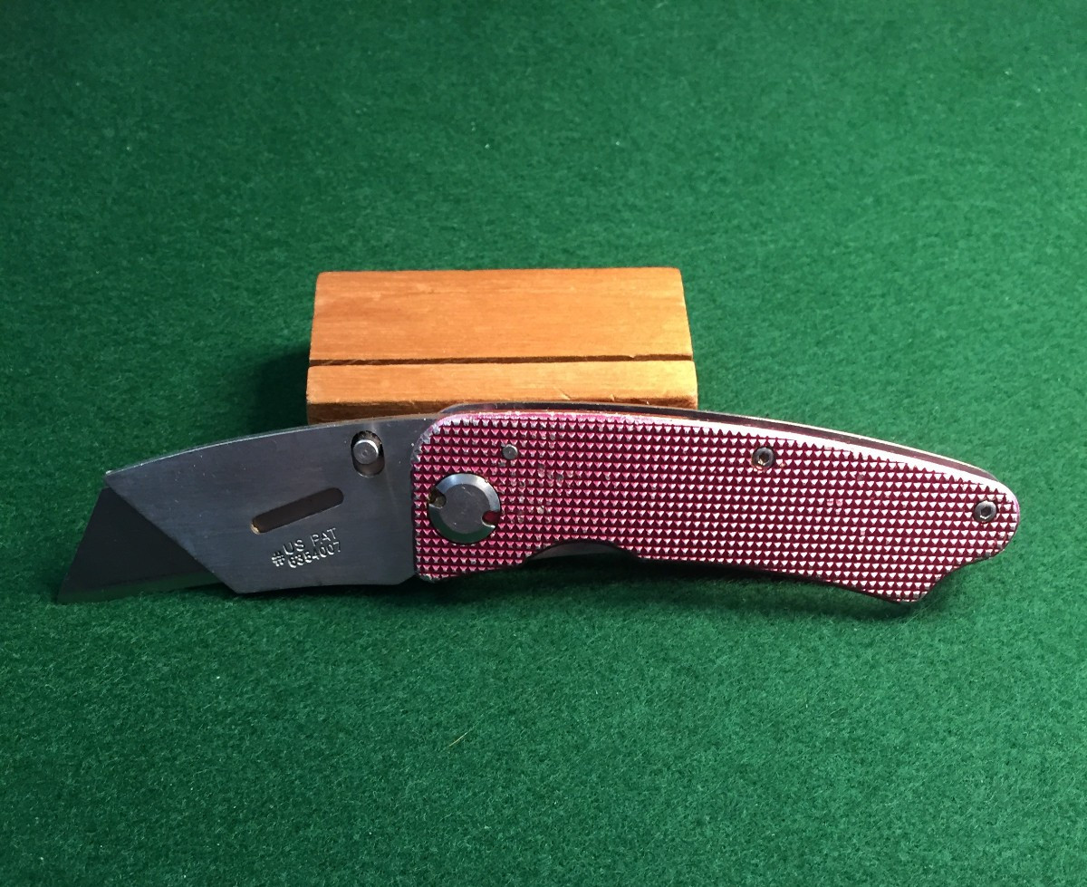 Red, The Ultimate Folding Utility Knife, Collectible Edc  B2