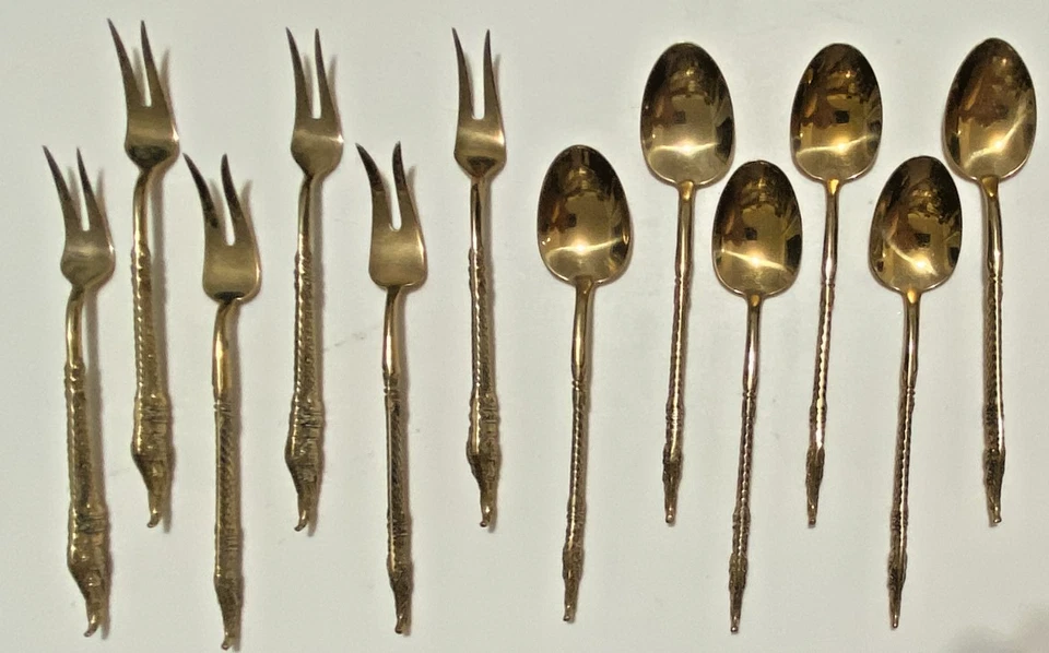 Set da dessert, 6 cucchiaini e 6 forchettine Siamesi in ottone, Design Drago - Immagine 2 di 4