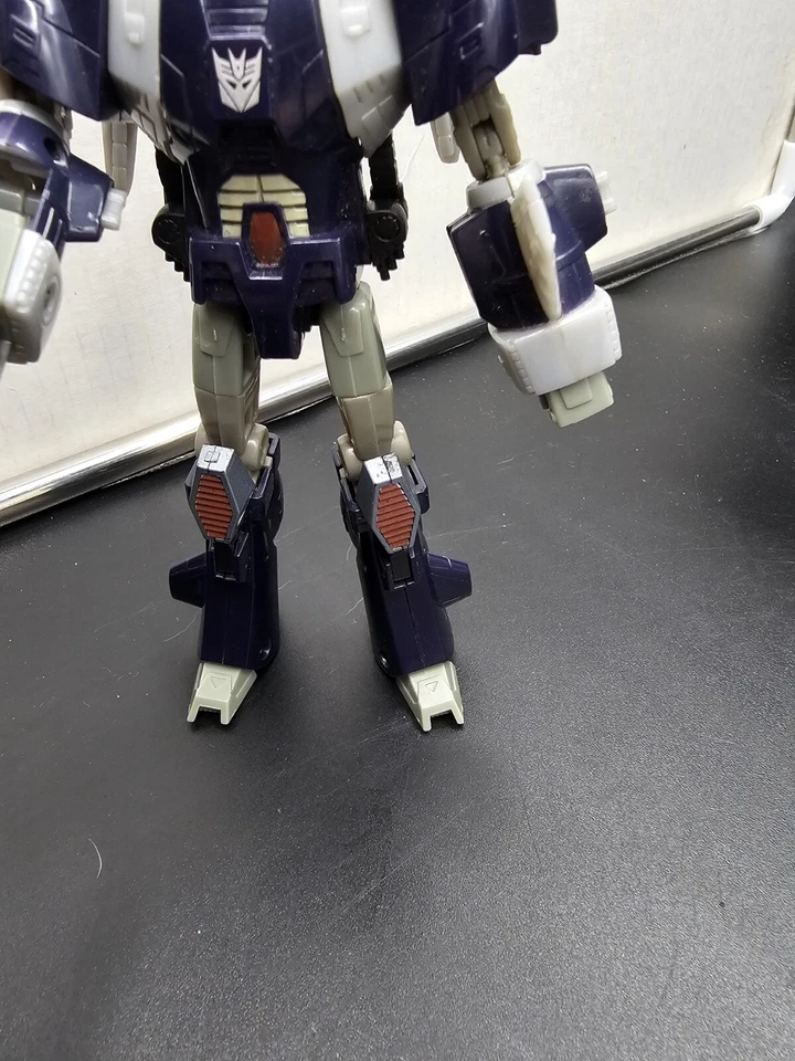 Figura de acción Cyclonus Transformers (2010 - HFTD / RTS) con NightStick Foto 4 de 4