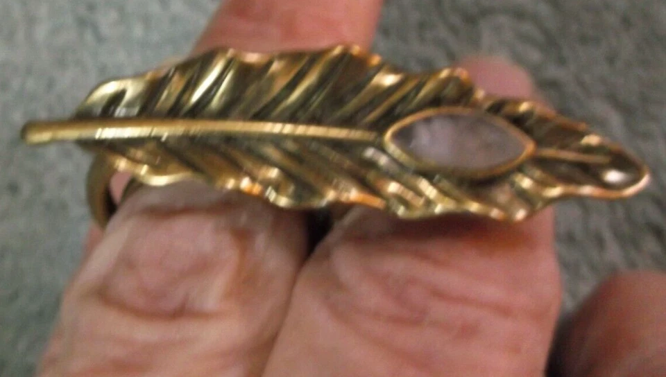 Anillo de plumas Lucky You tono dorado con una piedra de color púrpura ~ ajustable 5~8 Foto 2 de 4