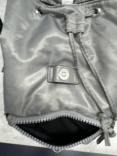 Mochila de nailon Rebecca Minkoff masilla plateada bolsillos medianos con cremallera Nordstrom - Imagen 15 de 24