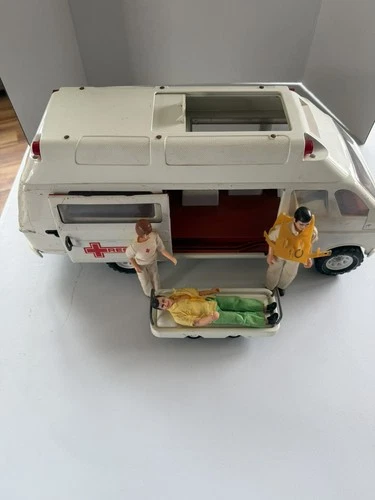 VTG 1974-75 Mighty Tonka Rescue Vehicle Ambulance No. 3875 White & Red Interior
