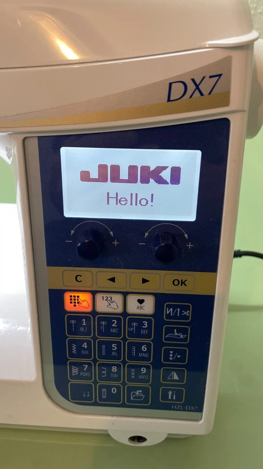 Máquina de coser computarizada Juki HZL-DX7 Foto 4 de 4