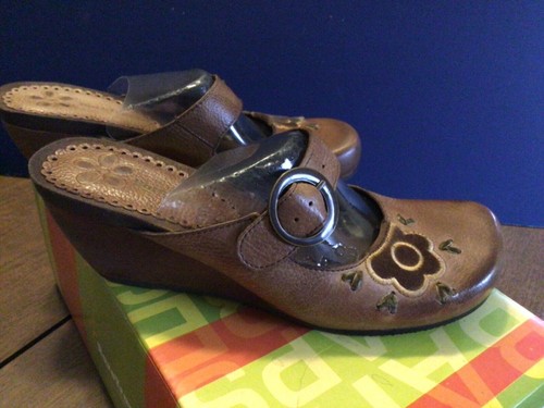 NUEVO CON ETIQUETAS TRAMPAS DESNUDAS Gema Cuero Marrón Sin Cordones MULE Tacón de Cuña Talla 6M - Imagen 4 de 6