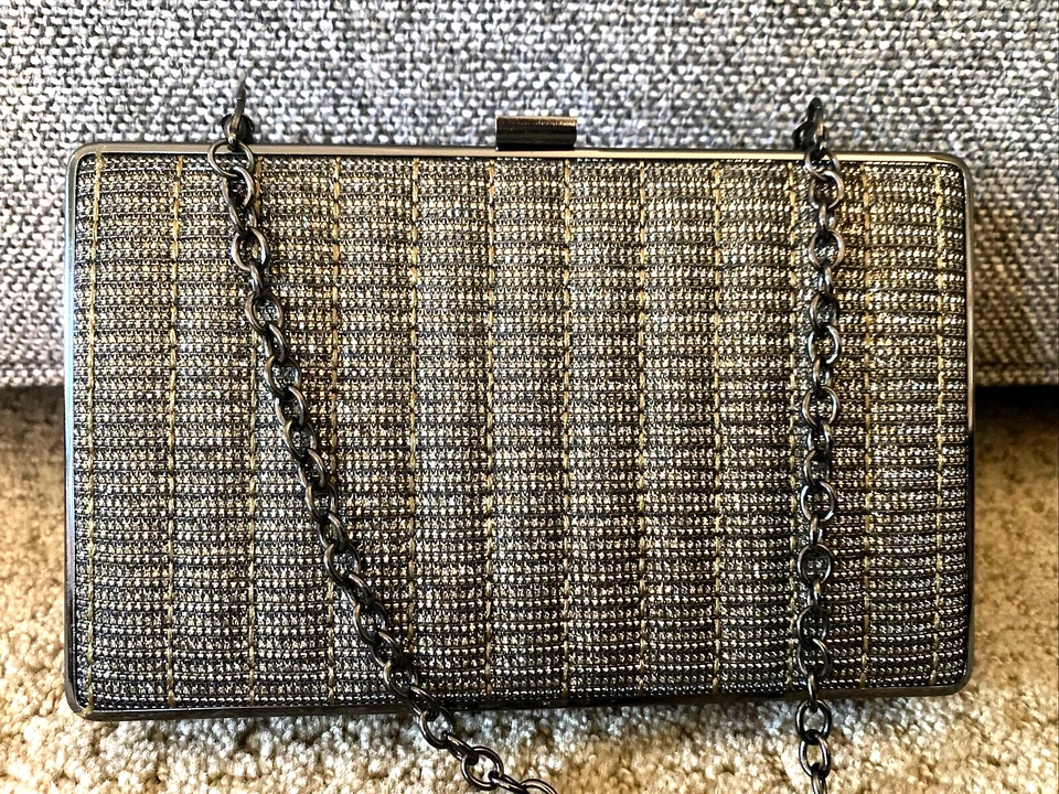 Bolso de Hombro SONDRA ROBERTS Dorado Plata Carcasa Dura Cadena Foto 3 de 4