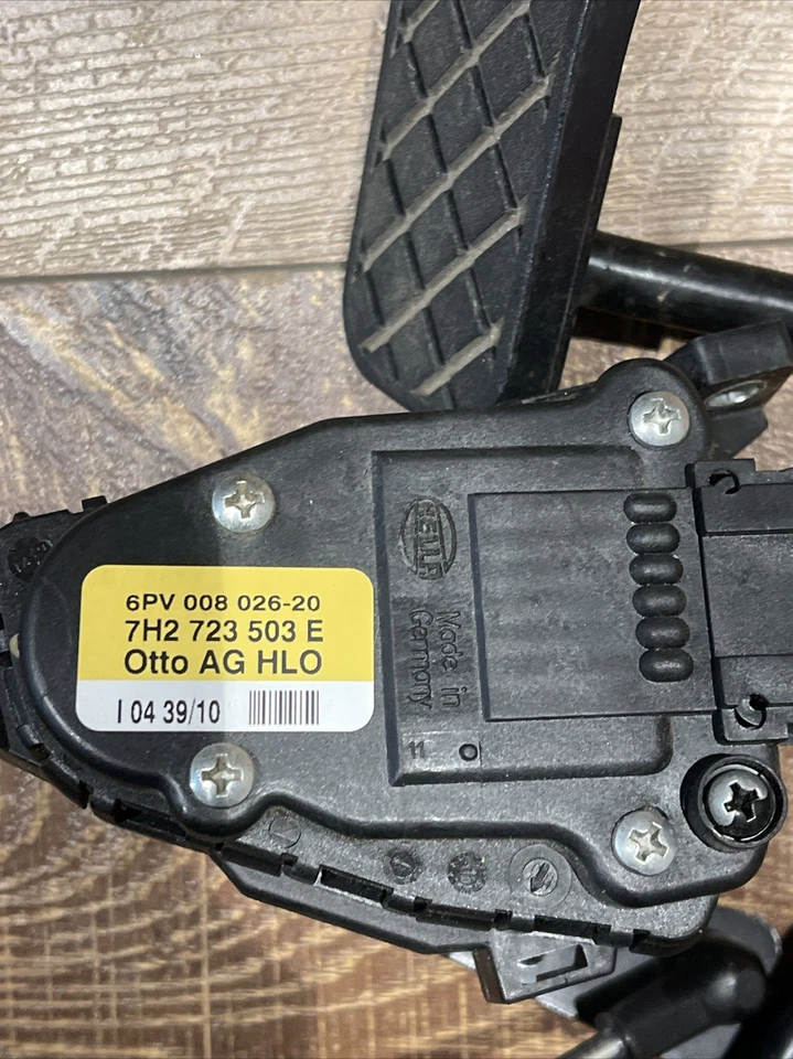 Volkswagen Transporter 2.0 2011 potenciómetro de acelerador diésel. Foto 3 de 4