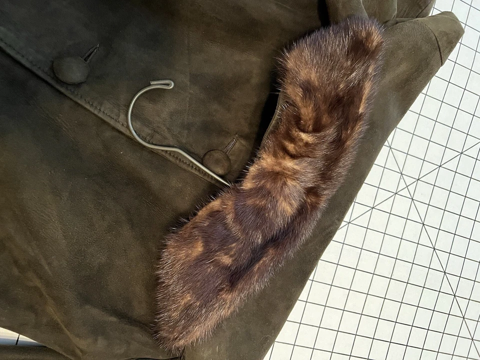 Vintage 1950's Suede Coat With Mink Collar Good Condition - Image 4 of 4