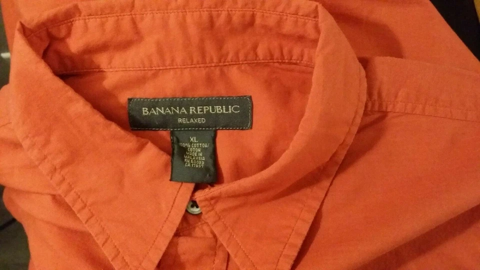 Camisa de algodón para hombre Banana Republic roja lisa relax manga corta de colección XL NUEVA SIN ETIQUETAS RARA Foto 4 de 4