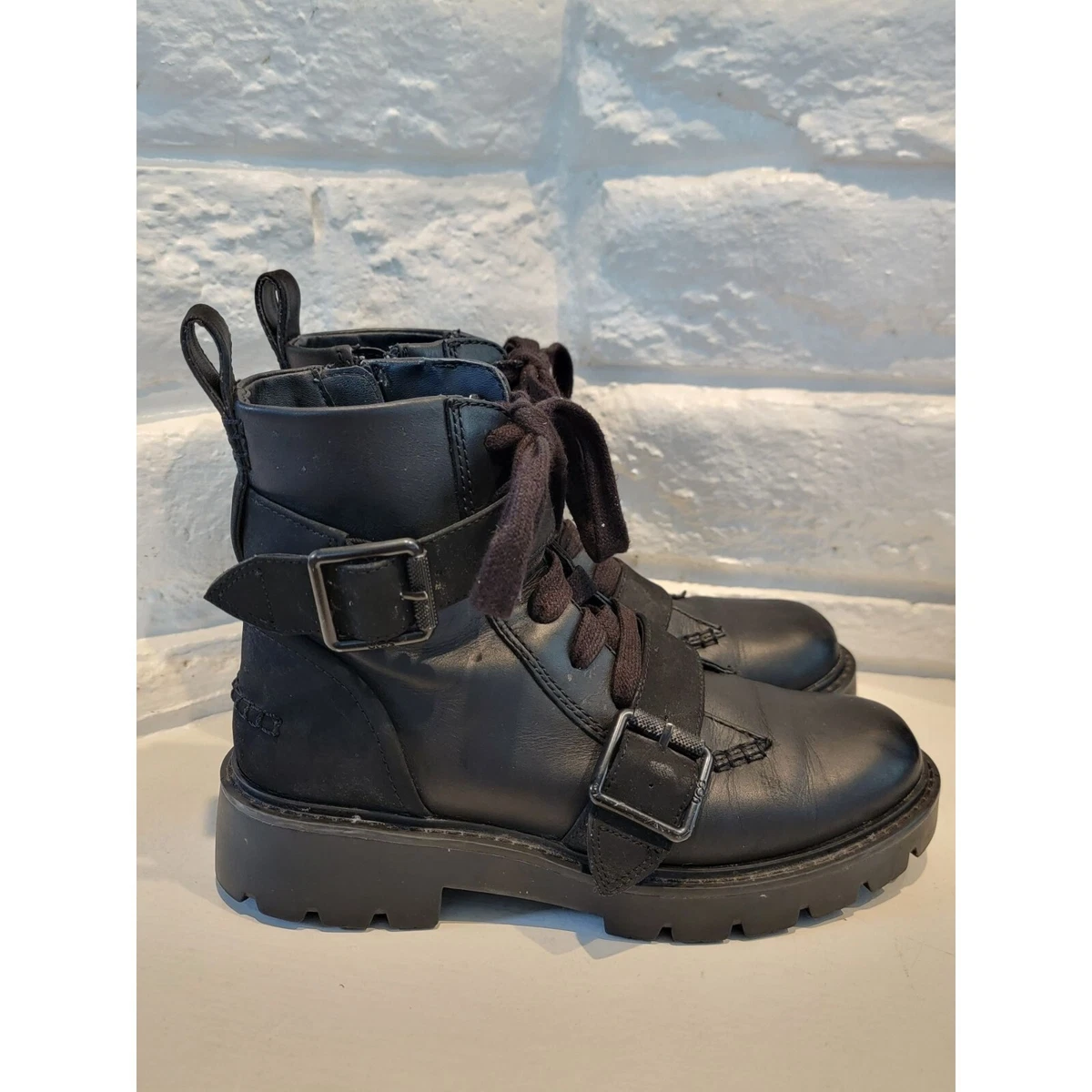 UGG womens Noe Boot black leather ankle boot size 6.5