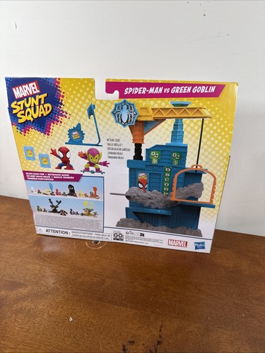 Marvel Stunt Squad Tower Smash Playset, Capitan America vs Thanos, action figure supereroi da 3,8 cm, giocattoli Marvel per bambini dai 4 anni in su