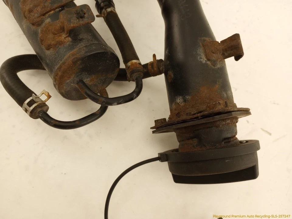 Tubo de cuello de llenado de gas combustible Mitsubishi Eclipse Spyder con tapa para 2000-2005 00 Foto 2 de 4