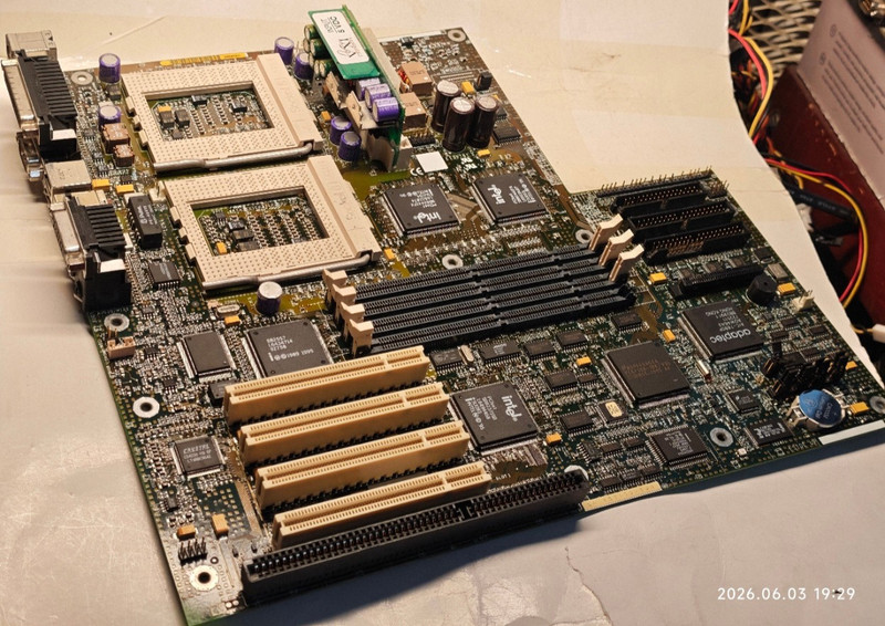 Rare DUAL Socket 8 Pentium PRO Intel PR440FX Providence Motherboard + 64 MB RAM