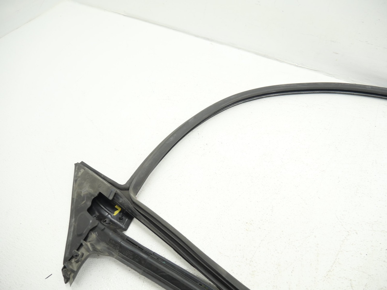 Audi R8 Spyder 2017-2023 Front Left Outer window scraper seal P/N 4S0837911