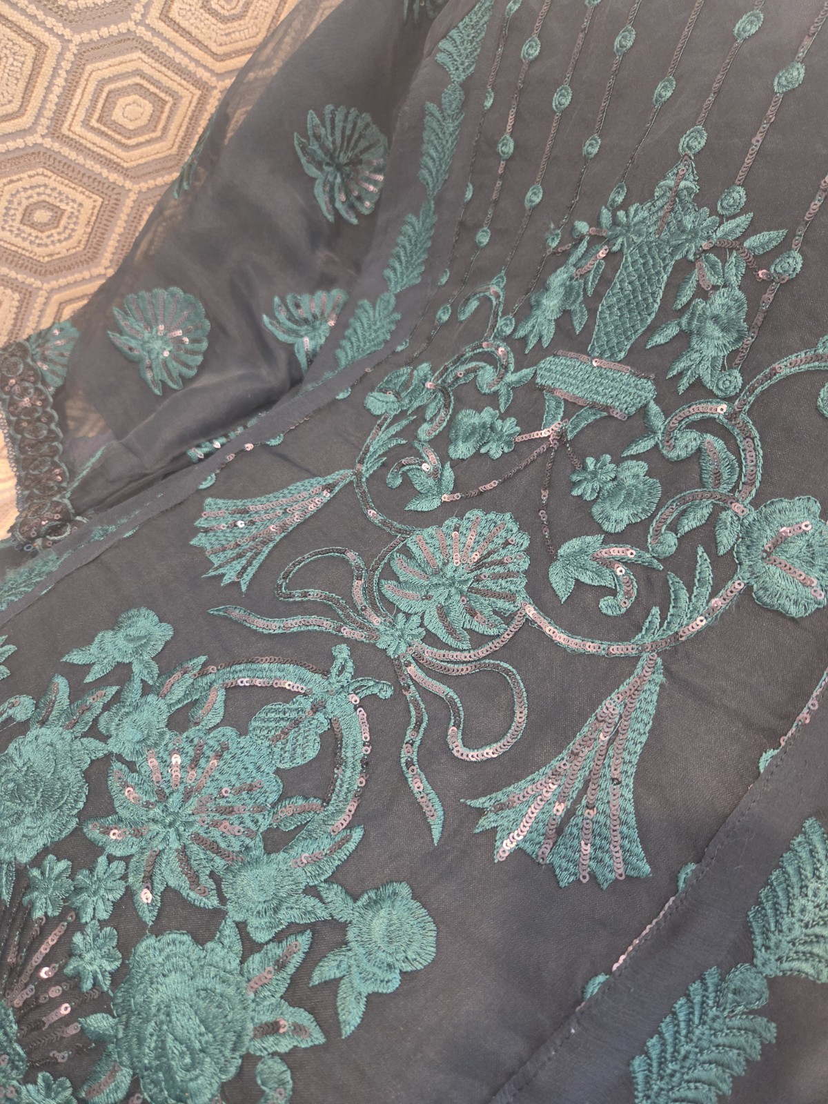 Pakistani Shalwar Kameez - image 3