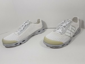 white trail shoes