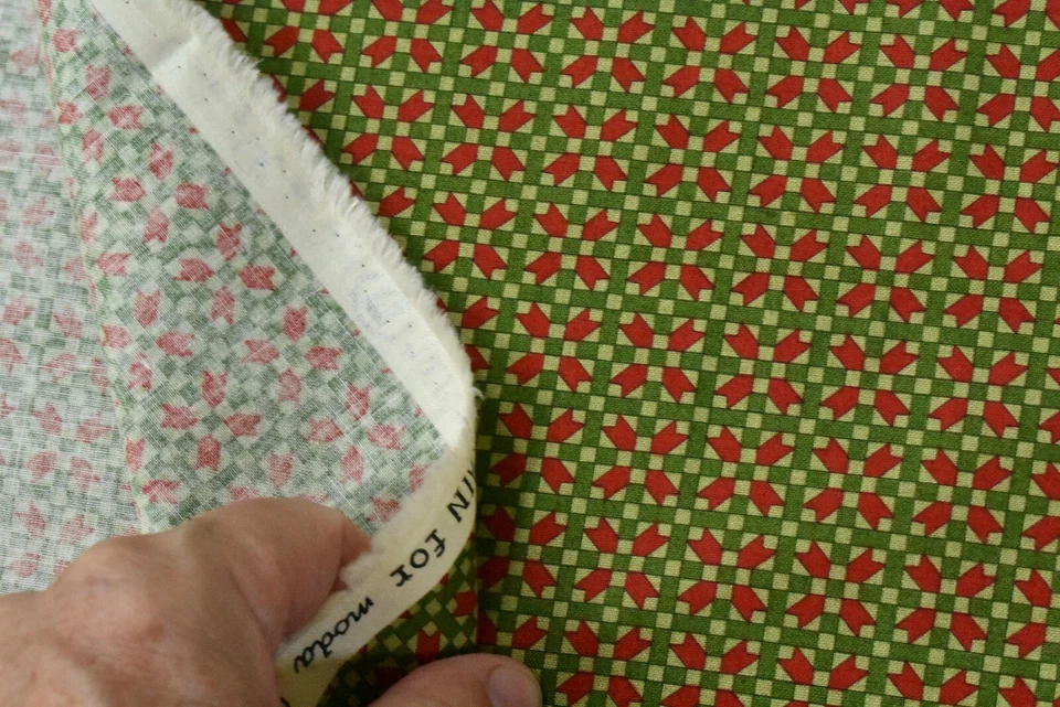 By 1/2 Yd, Red & Green Geometric Quilt Cotton, Moda/Deb Strain/Japan/19507,P4904 - Image 4 of 4