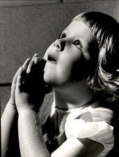LG929 1959 Original Mike Freeman Photo LITTLE GIRL PRAYING Hands Together Cute