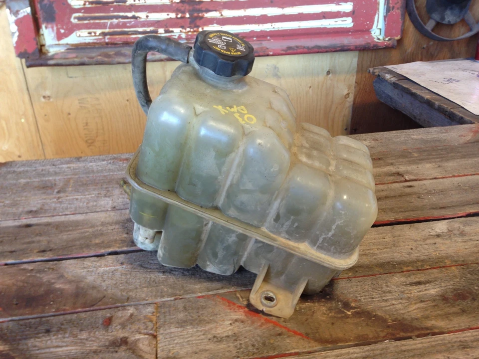 99-07 Gmc Chevrolet 1500/2500/3500 Coolant Recovery Tank Coolant Reservoir - Image 3 of 4