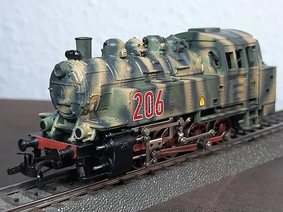 Märklin/AMM-UNIKAT H0 Dampflok BR. 81 der Deutsche Reichsbahn in Tarnfarbe  - Bild 2 von 4