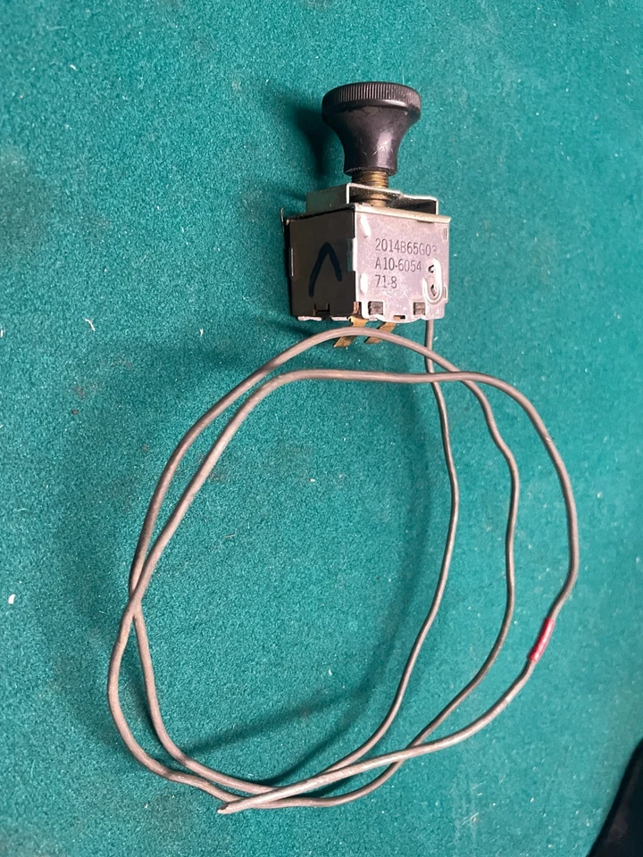 Mercedes-Benz 280 S SE SEL 300 SEL 108 / 109 Chassis A/C Thermostat - Image 2 of 3